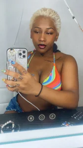 BrattyChanel: Island Baddie😘 ( 3 фото)