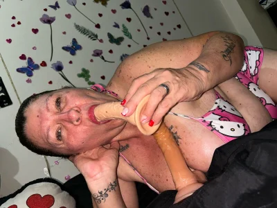 Mona de Olgahunder  4 photos