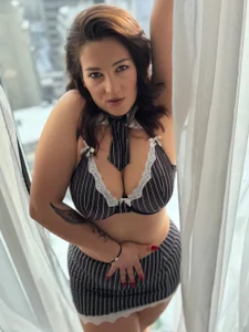 Playful_Issa Public Bilde 3