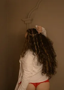 Temptation dresses white and feels more intense🔥 de niraksil Foto