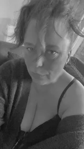 London-MollyX Public Pic 2