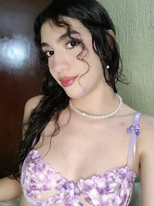 Emily-hottsonのYour purple girl 🌸🍓の 2枚の写真