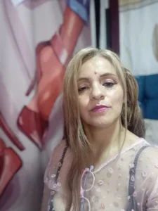 Galia_Mature Public Pic 5