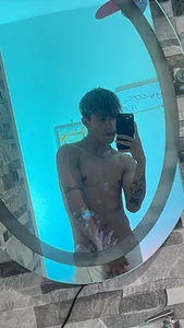 Ian_Wayne New place Hình 3