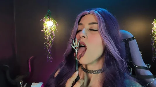 AmeliaNaughty_ hair purple Pic 4