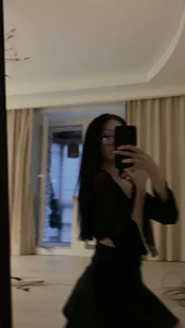 Awwwroraの🖤queen never cry🖤の 3枚の写真