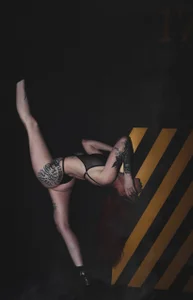 Devil_s_brideのleg-splitの 2枚の写真