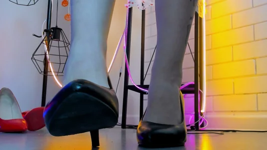 TinaDavil Do you like heels? Pic 2