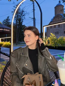 RoyalVelour_ Out for a walk while it’s still warm out 😏 Poză 3