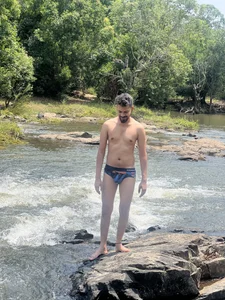 Public od Stoner-boii-Cloudy-arhan  3 snímek