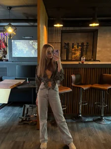 Suzie_Q69 Public Pic 3