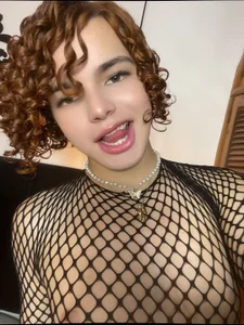 Skyee_angel Maybe… if you behave Foto 3