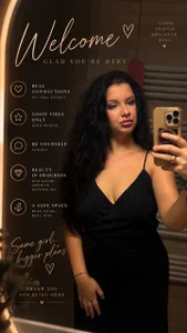 AlexaBlack_ Public  5. fénykép