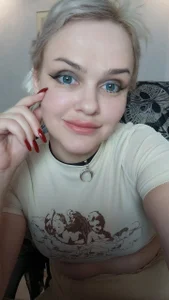 KamillaJei Blue eyes Pic