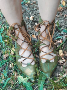LisaFoxy_y Greenery around me, and I'm dissolving into it Billede 6