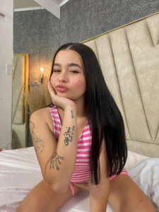 SaraCasas sexy girl  4টি  ছবি