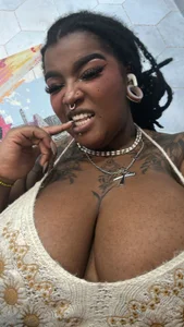 Anaa_FuentessのA NAUGHTY GIRLの枚の写真