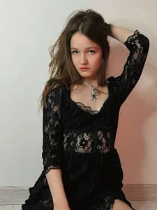 MichelleRoux The world reflected in her eyes🖤 Pic 4