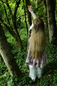 Melody-chersAn ethereal soul that blooms among nature, like a fantasy sigh come true. " 🌸✨图片