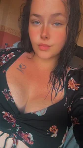 CurvyScarlett69xx Public Pic 9