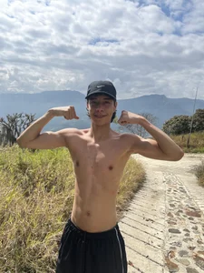 WALKING DAY!☀️🍃 de facebaby1  2 Imagens