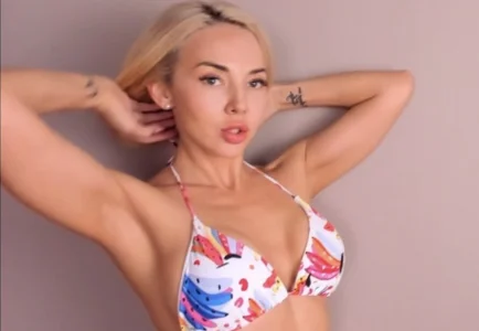 glorianikolson Public Immagine 
