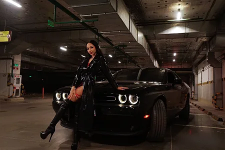 Lina_Thornton_ black latex and black dodge Pic 9
