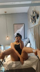 KimDevinne“I wasnt looking for anything… until you showed up.” 😏图片 3