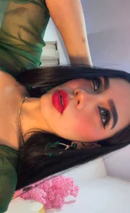 SenniaBella A little more about Sennia 💋  3টি ছবি