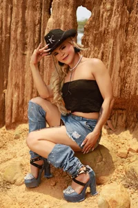 Shaina_Monroe: OUTDOORS ( 7 фото)