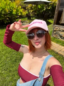 chloe_rockss_ kullanıcısının SUN SUN SUN ☀️😎🌄 albümü -  4 fotoğraf