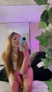 LanaMills_ Beauty in the mirror 🪞🩷 Hình 5