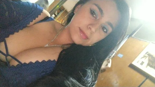 Carolyne-Soto Public Gambar