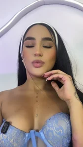 Emily_luve NEW Can you help me get to 500 likes? รูป  4