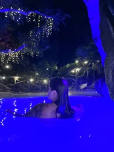 bonnieAn Between water and desire, guess what dominates me Foto 3