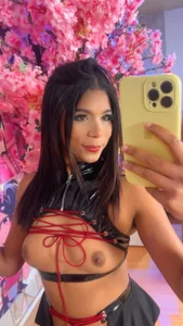 AlinaSweett sexy lingerie leather Foto 2