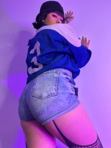 BLUE de Violet_Blakee  2 Imagens