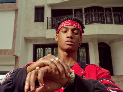 Malkongarcia: “I am that secret that is only shared in whispers… 🤫💄 ( 3 фото)