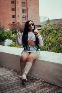 Liaevans__ I'm ready for our date! Pic 5