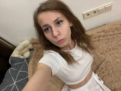 AsleyStouer PART TWO Foto 3