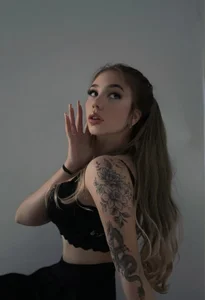 TeenLily Public slika