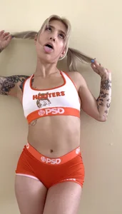 Your Personal Hooter's Girl de NatalieKneals Foto 8