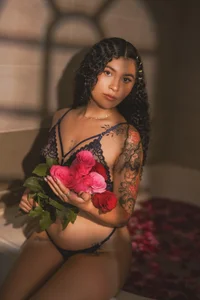 Alishaa_Rose Between red roses of love Pic 5