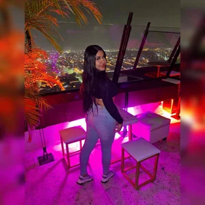 KeilyRoss Outdoor Pic 4