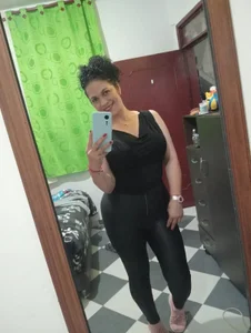 Aliciia_cute1 A little hot and playful dressed in black my hot man Immagine  4