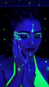 whitney_white_ Neon Face 🌈  5. fénykép