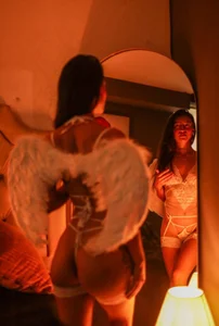 EVAH_LEE_ Ángel 😈  3টি ছবি