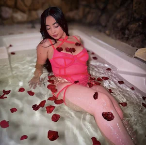 alisonnwalker2025のa sweet rose bath🌹🌹🌹の 5枚の写真