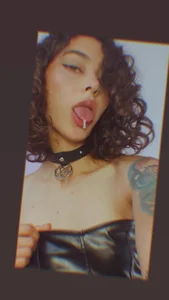 AliceStevens_ A girl who dominates you Pic