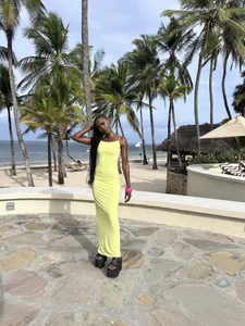 ZENDAYA_CASTING Ebony in yellow 💛🥥 Foto 3